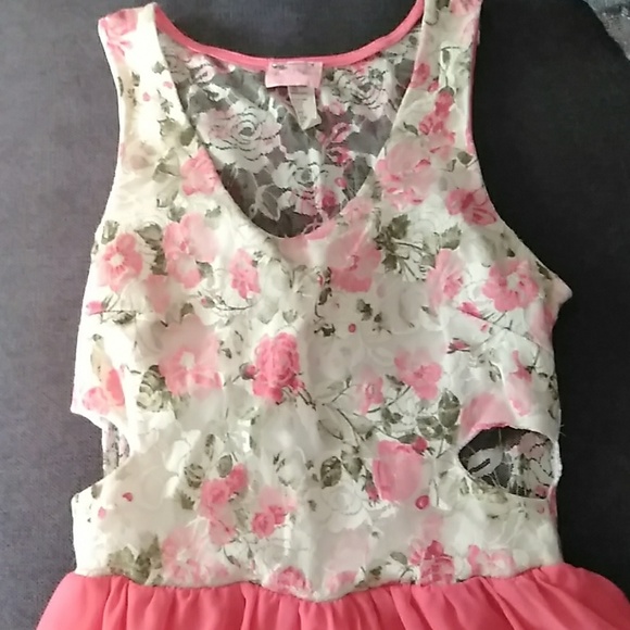 Dress - Picture 3 of 3